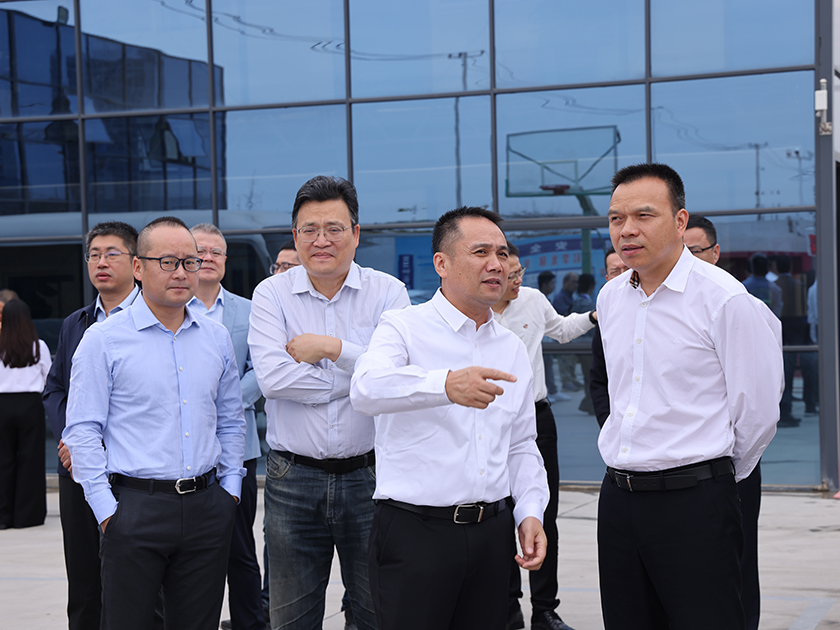 温州市政协副主席郑建忠一行莅临浙江宏丰铜箔有限公司调研指导