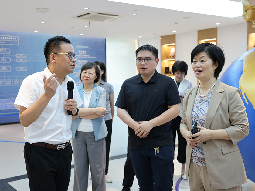 镇江市政协副主席杜秀芹一行莅临温州宏丰考察调研